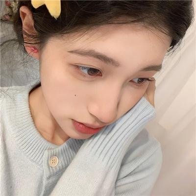 穿着旗袍的女孩